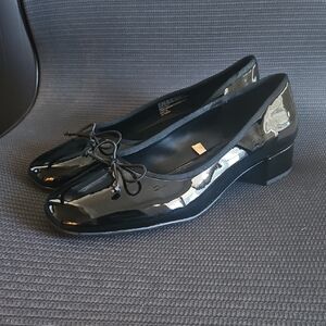 Elegant Black Patent Leather Women's Shoes